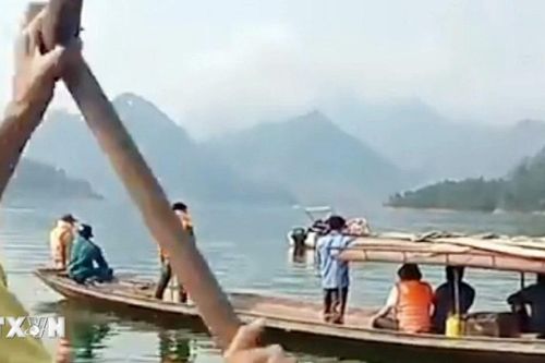 Lai Châu: Lật thuyền tại vùng ngập Thủy điện Sơn La, hai người mất tích