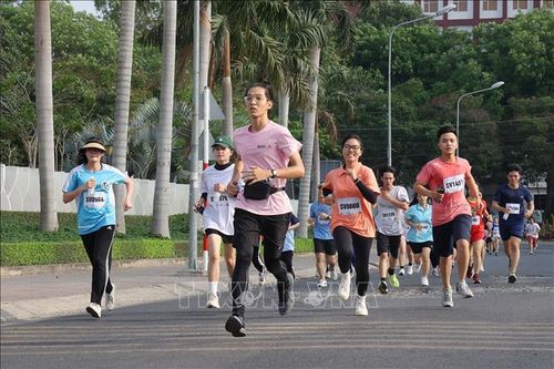 Làm gì để đảm bảo an toàn sức khỏe khi tham gia chạy bộ?