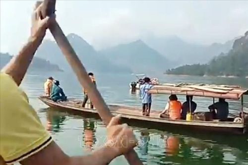 Khẩn trương tìm kiếm hai người mất tích do lật thuyền ở Sìn Hồ, Lai Châu
