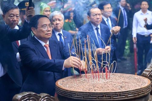 Thủ tướng Phạm Minh Chính dâng hương tưởng nhớ các Vua Hùng