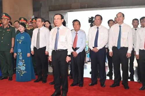 Lãnh đạo TPHCM dâng hương tưởng nhớ các Hùng Vương