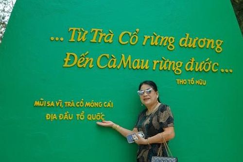 Du khách Quảng Nam nghẹn ngào, xúc động khi đặt chân tới Sa Vĩ - địa đầu Tổ quốc