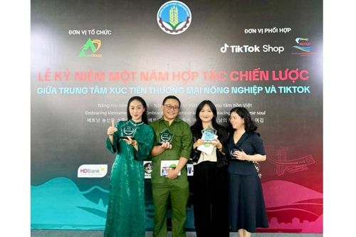 Học bán hàng từ livestreamer