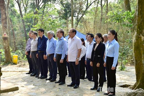 Đồng chí Đỗ Văn Chiến, Bí thư Trung ương Đảng, Chủ tịch Ủy ban Trung ương MTTQ Việt Nam thăm Khu di tích Quốc gia đặc biệt Tân Trào