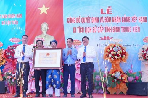 Đình Trung Kiền đón nhận Bằng xếp hạng di tích lịch sử cấp tỉnh