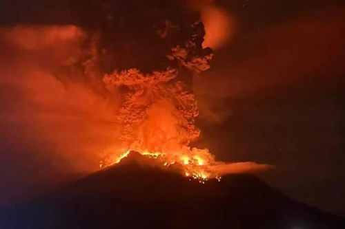 Indonesia: Núi lửa phun trào gây lo ngại sóng thần