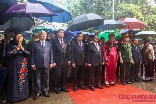 Thủ tướng dự Quốc Giỗ, dâng hương tưởng niệm các Vua Hùng