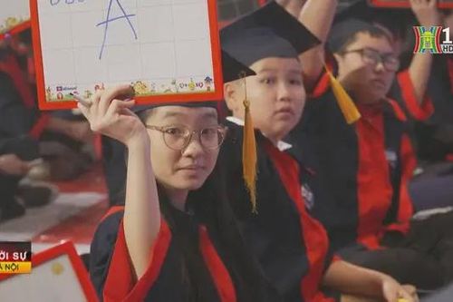 'Sàn đấu Anh ngữ V-Champions' thu hút nhiều học sinh Thủ đô