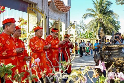 Phát huy giá trị truyền thống cội nguồn của dân tộc