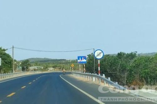 Loạn biển báo hạn chế tốc độ trên 'Quốc lộ đẹp nhất' Gia Lai