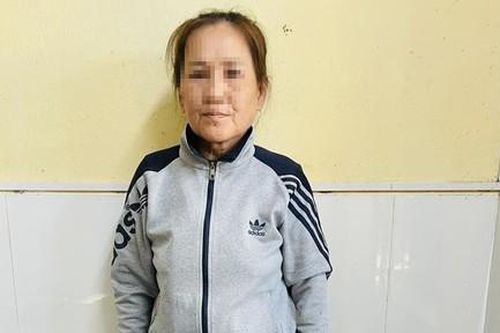 Nữ 'khách hàng' U60 trộm dây chuyền 18 triệu đồng của tiệm vàng
