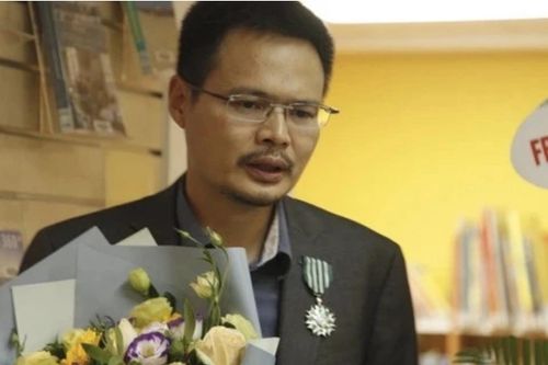 Giám đốc Nhã Nam từng nhận Huân chương Hiệp sĩ Văn học và Nghệ thuật của Pháp