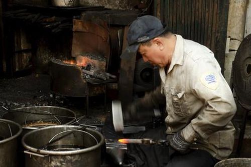 Người thợ rèn cuối cùng 'giữ lửa' trên phố cổ