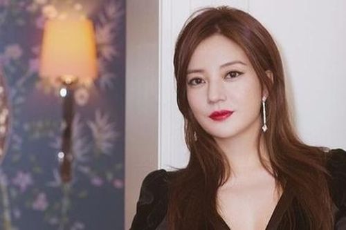 Bị phong tỏa tài sản, cuộc sống của Triệu Vy thực sự thế nào?