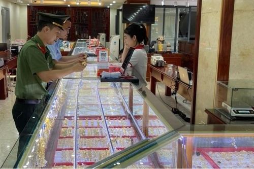 Nhiều cửa hàng kinh doanh vàng bán vàng giả mạo nhãn hiệu