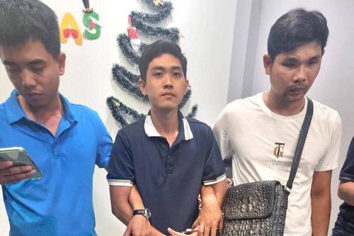 Đối tượng dùng bình xịt hơi cay cướp tiệm vàng bị bắt khi đang làm việc tại công ty