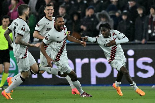 Leverkusen đi vào lịch sử
