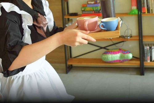 Tẩy chay cà phê hầu gái, gọi khách là 'chủ nhân' tại Trung Quốc