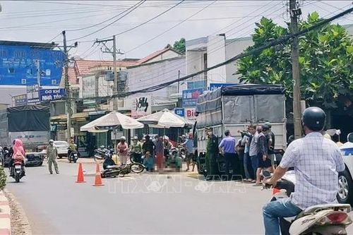 Bình Phước: va chạm giữa xe tải và xe máy ba người thương vong