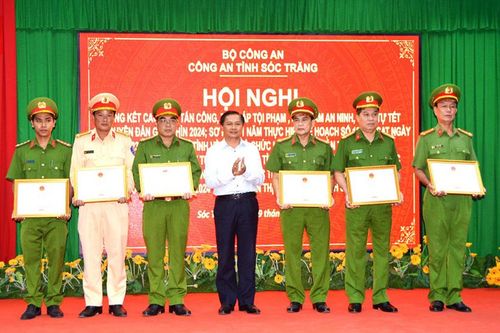 Sóc Trăng khen thưởng lực lượng giải cứu con tin
