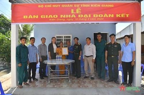 Kiên Giang: Bàn giao nhà Đại đoàn kết cho phụ nữ người Khmer có hoàn cảnh khó khăn