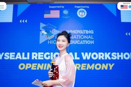 Nữ sinh trường Báo xuất sắc chinh phục cùng lúc 2 học bổng danh giá
