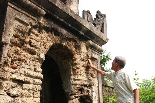 Di tích đền Voi Quỳ 'kêu cứu'