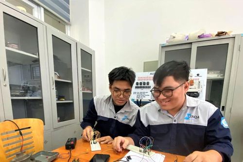 Tranh cãi về bằng cử nhân và bằng kỹ sư