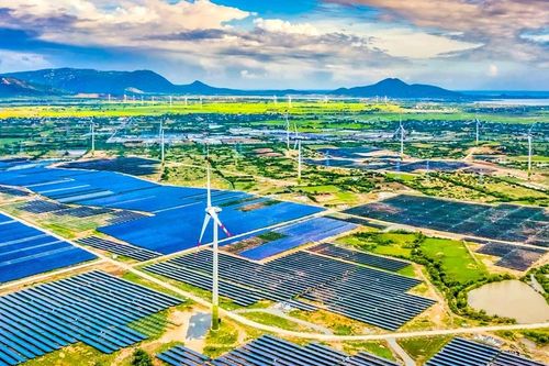 Bài toán phát triển năng lượng tái tạo