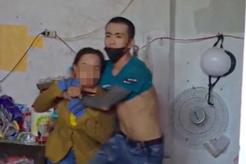 Khen thưởng các tập thể, cá nhân giải cứu con tin bị kẻ 'ngáo đá' dùng dao khống chế
