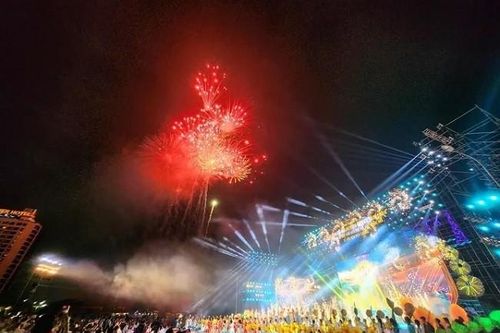 Rực rỡ pháo hoa khai hội du lịch biển Cửa Lò năm 2024