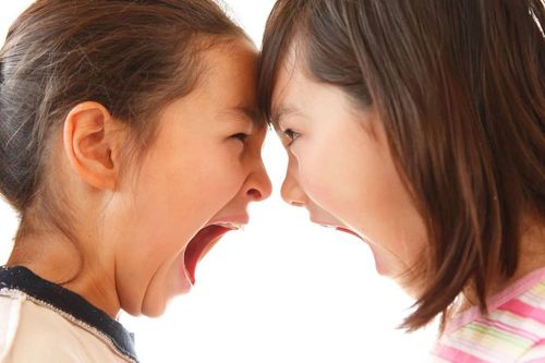 Cha mẹ nên hành xử thế nào khi con đánh bạn ở trường?