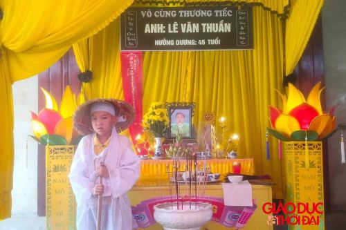 Mẹ bị ung thư qua đời, bố mất vì đột quỵ, cậu bé lớp 3 tương lai mịt mù