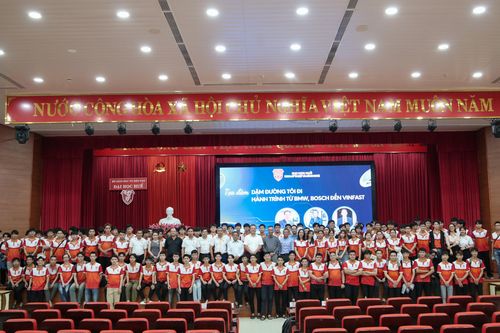 Sinh viên Huế hào hứng giao lưu, trao đổi và chia sẻ về công nghệ kỹ thuật ô tô