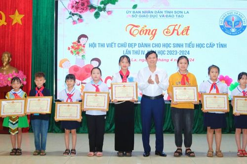 Ngành giáo dục Sơn La trao 171 giải cho học sinh tại Hội thi viết chữ đẹp