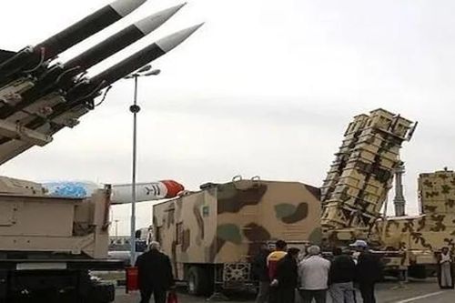 Nhiều vụ nổ ở căn cứ quân sự, Iran kích hoạt các hệ thống phòng không, hủy nhiều chuyến bay