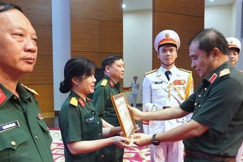 Thượng tướng Phùng Sĩ Tấn: Đảm bảo việc làm bền vững cho người lao động trong Quân đội