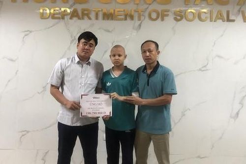 Em Trần Phi Hoàng ung thư não được bạn đọc ủng hộ gần 200 triệu đồng