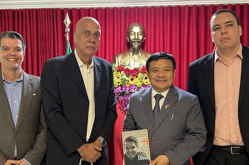 'Thể thao Vua' Brazil sẵn sàng đào tạo cầu thủ cho Việt Nam