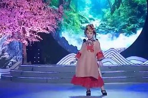 Bộ sưu tập 'Việt Nam đa sắc' - thời trang thổ cẩm vùng cao Tây Bắc cho giới trẻ