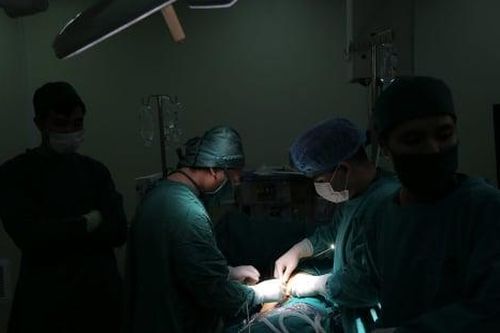 Teo thận nhiều năm, bất ngờ vào viện phát hiện nang thận 'siêu to'