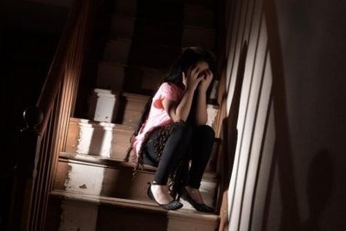 Bé gái 12 tuổi bị xâm hại sinh con: Chuyên gia nhắn nhủ gì với phụ huynh?