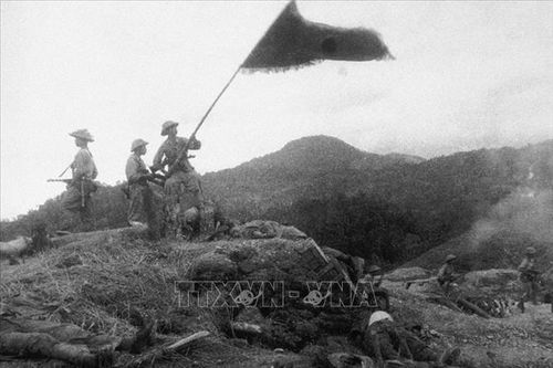 Ngày 19/4/1954: Bộ Chính trị ra Nghị quyết về tiếp tục thấu triệt phương châm 'đánh chắc, tiến chắc'