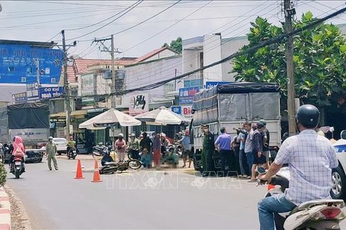 Xe tải va chạm xe máy, 1 người tử vong và 2 người bị thương