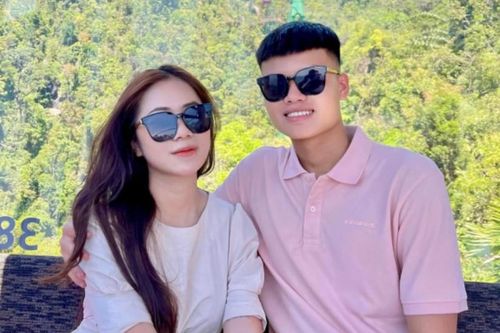 Bạn gái Văn Tùng '10 điểm không có nhưng', thức đêm xem U23 Việt Nam, còn động viên 'giỏi lắm' khi chàng lập công