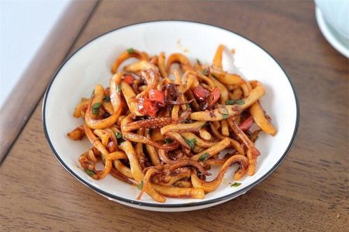 Không cần cầu kỳ, mực xào đơn giản thế này cũng được món cực ngon, trôi cơm