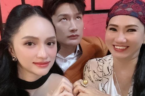 Hương Giang công khai mẹ chồng, còn được tặng nhiều bất động sản?