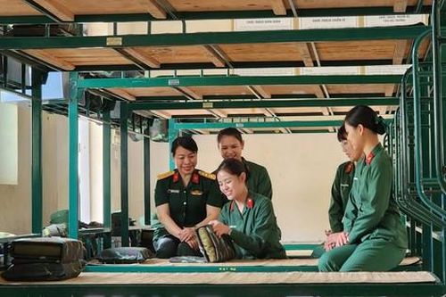 Ban Phụ nữ Quân đội thăm, động viên nữ tân binh tham gia huấn luyện