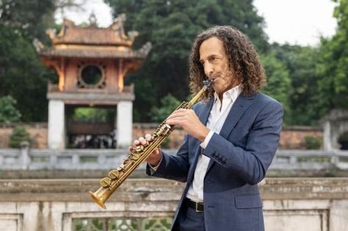 Huyền thoại Saxophone Kenny G quảng bá du lịch Việt Nam với MV 'Going home'