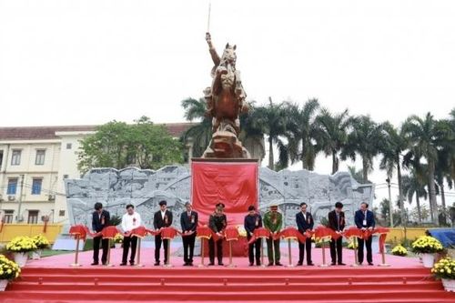 Vĩnh Phúc: Tượng đài gần 30 tỷ đồng 'lộ' dấu hiệu xuống cấp sau 1 năm khánh thành